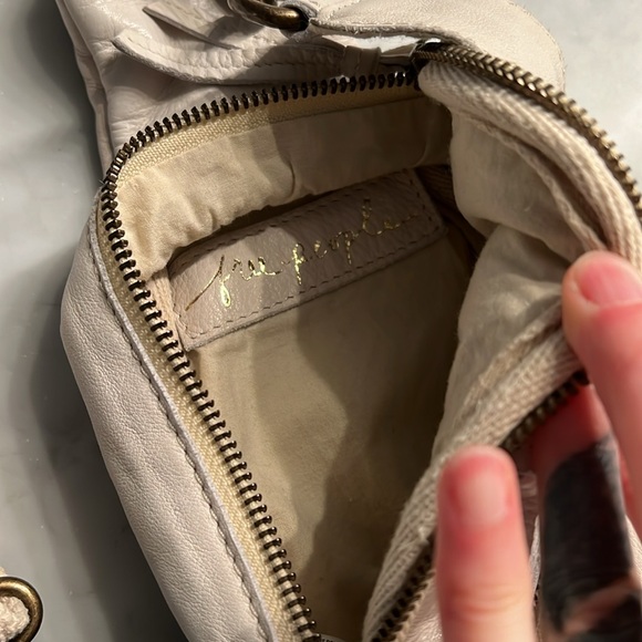 Free People Hudson sling bag. Ivory cream leather. Like new. - Picture 3 of 5